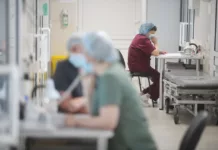 Минздрав рассказал, как будут работать больницы на новогодние выходные