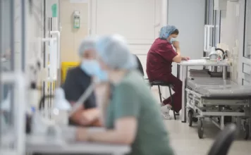 Минздрав рассказал, как будут работать больницы на новогодние выходные