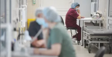 Минздрав рассказал, как будут работать больницы на новогодние выходные Главная