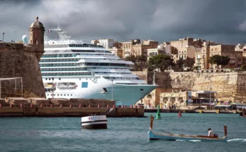 На Мальте кыргызстанок унесло волной. Одна из них погибла