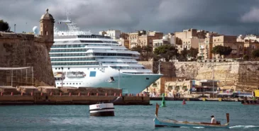 На Мальте кыргызстанок унесло волной. Одна из них погибла Главная