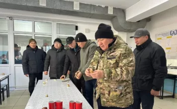 В ошской школе, которую недавно проверил Женишбек Токторбаев, заменили повара. Теперь детей кормят свежим хлебом и сладкой выпечкой