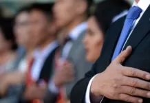 Депутаты парламента Кыргызстана прослушали три варианта нового гимна