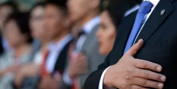 Депутаты парламента Кыргызстана прослушали три варианта нового гимна Главная