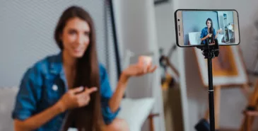 В КР блогеров, имеющих более 10 тысяч подписчиков, могут обязать платить налоги Главная