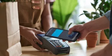 На рынках и в магазинах Кыргызстана стали отказываться от оплаты через электронные кошельки Главная