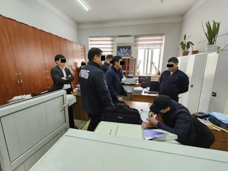 3877241. Acbeae8e60109ed856085a93cbe07503 гкнб задержал сотрудников административного суда ошской области за трудоустройство «мертвых душ»