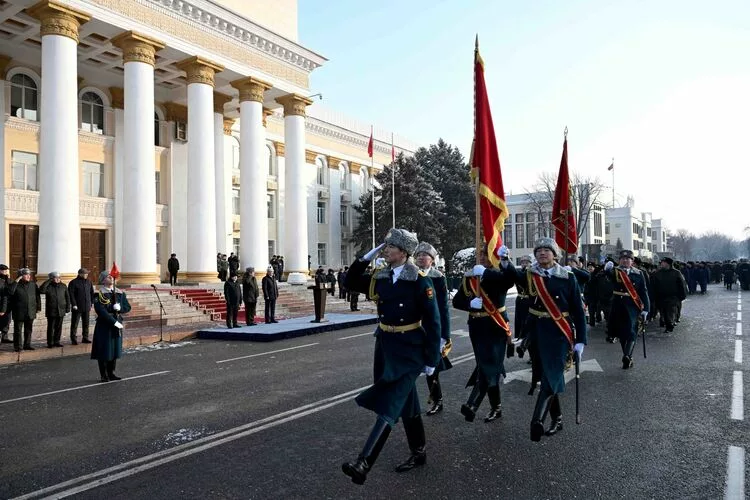 420225 кыргыз армиясы 81 жаңы унаа жана атайын техникалар тапшырылды