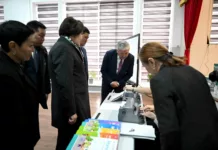 Кабмин передал школе-интернату для слабовидящих детей 10 машинок Брайля