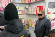 Сотрудника мэрии Бишкека задержали при получении взятки