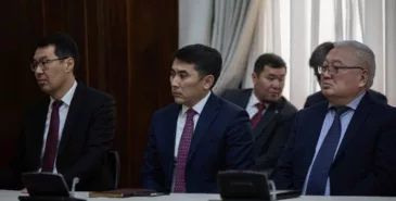 Новый замминистра иностранных дел Кайрат Турсункулов представлен коллективу МИД КР Главная