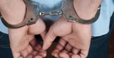 В Бишкеке спецназ жестко задержал лжемилиционеров (видео) Главная