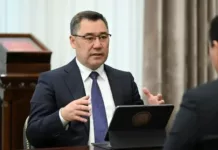 Разговоры владельцев автошкол о том, что 10 месяцев обучения на права — это долго и дорого, являются манипуляцией, заявил Садыр Жапаров