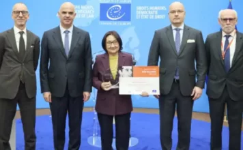 Правозащитницу Азизу Абдирасулову наградили премией в Европе