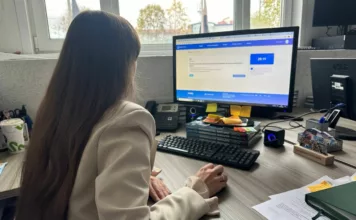 С сентября в школах появится новый предмет по правилам дорожного движения, сообщил Садыр Жапаров