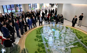 Глава кабмина побывал на месте строительства Royal Central Park в Бишкеке