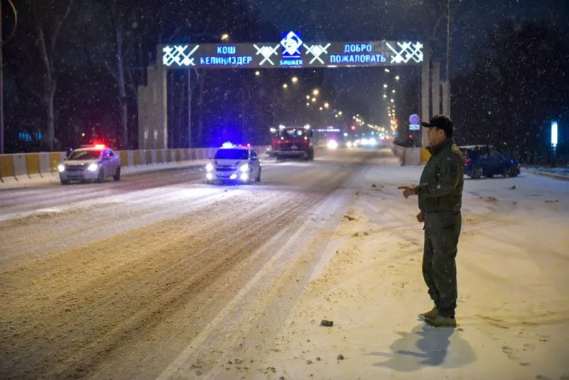 Photo 2026 01 17 10 36 23 в бишкеке службы в усиленном режиме очищают улицы от снега