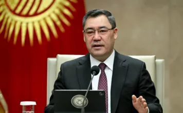 Садыр Жапаров поручил решить проблемы легкой промышленности