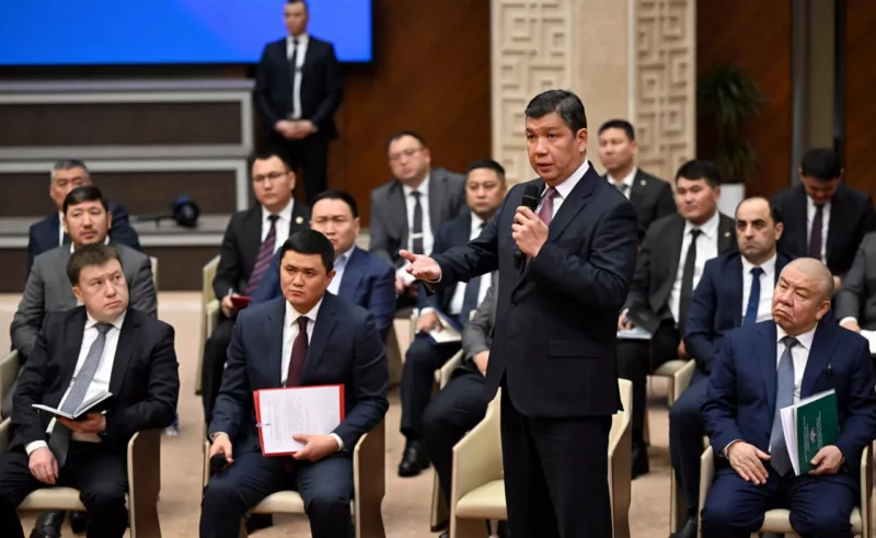 Photo 2026 01 23 18 03 37 садыр жапаров встретился с владельцами и руководителями стройкомпаний