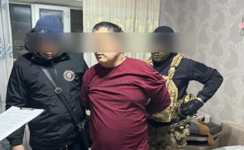 Лже-сотрудник ГКНБ получил 17 тысяч долларов.