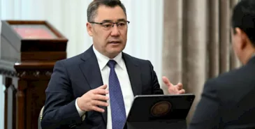 Проблема переполненности школ не связана с переходом на 12-летнее образование, заявил Садыр Жапаров Главная