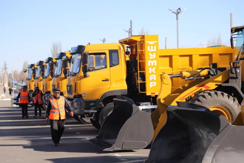 6 талас облусуна ата мекендик өндүрүштөгү 42 атайын техника тапшырылды