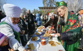 В Бишкеке прошли праздничные гуляния в честь Масленицы