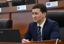 Чынгыз Ажибаев покинул пост первого вице-спикера Жогорку Кенеша
