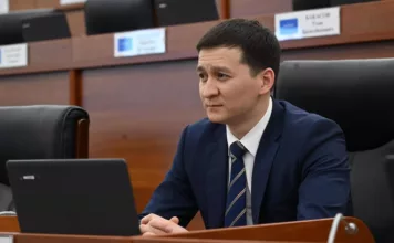 Чынгыз Ажибаев покинул пост первого вице-спикера Жогорку Кенеша