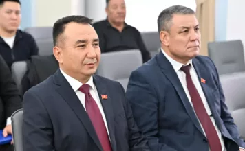 Депутаты Нышанов и Дуйшенбиев принесли присягу в Жогорку Кенеше