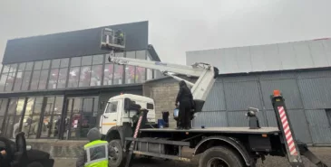 Вокруг рынка «Дордой» демонтировали незаконные ограждения и рекламные конструкции Главная