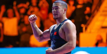 Акжол Махмудов выиграл принципиального соперника из Болгарии Айка Мнацаканяна Главная