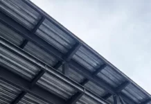 В Бишкеке начали сносить строение на месте бывшего фонтана возле ЦУМа