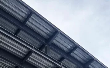 В Бишкеке начали сносить строение на месте бывшего фонтана возле ЦУМа