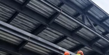 В Бишкеке начали сносить строение на месте бывшего фонтана возле ЦУМа Главная