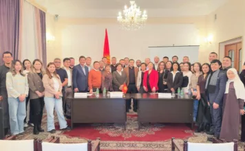 Глава Минздрава встретился с кыргызскими врачами, работающими в России