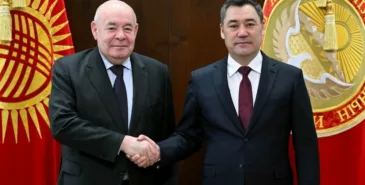 Президент Садыр Жапаров принял cпецпредставителя президента России по международному культурному сотрудничеству Михаила Швыдкого Главная