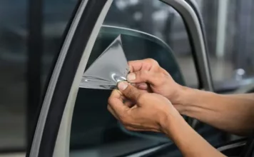 Болот Ибрагимов вызвал гаишника, чтобы тот снял тонировку с авто мэра Балыкчы