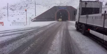 На перевале Тоо-Ашуу введено временное ограничение для большегрузных автомобилей Главная