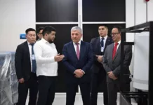 Адылбек Касымалиев посетил завод воды «Epos» в ОАЭ, который открыли кыргызстанцы