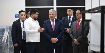 Адылбек Касымалиев посетил завод воды «Epos» в ОАЭ, который открыли кыргызстанцы Главная