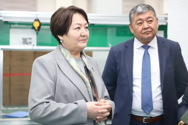 624160789 1343. Max 2560x1440. Format webp. Jpegquality 90 более 20 тысяч ноутбуков вручили учителям начальных классов