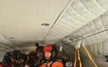 Глава МЧС Кыргызстана прыгнул с парашютом