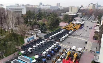 Глава кабмина передал МЧС 116 единиц техники