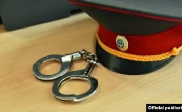 Таласта милиция кызматкери шылуундукка шек саналып кармалды