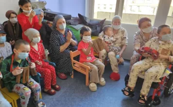 Детям детской онкологии устроили праздник в честь Масленицы