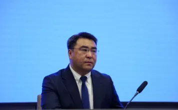 Центральному аппарату мэрии Оша представили нового мэра Жанара Акаева