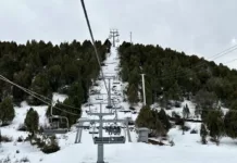 На горнолыжной базе в Байтике девушка на большой скорости сорвалась в обрыв