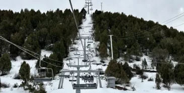 На горнолыжной базе в Байтике девушка на большой скорости сорвалась в обрыв Главная