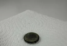 В Бишкеке полуторагодовалая девочка проглотила батарейку, врачи ее спасли